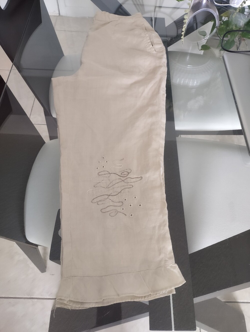 Women’s Cream Linen Embroidered Capris with Ruffle Hem